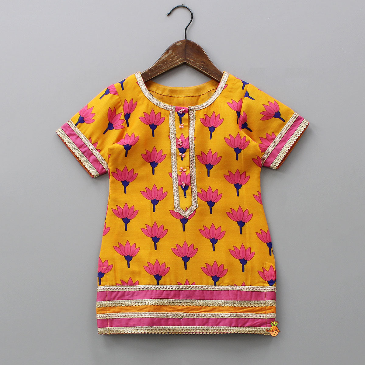 Elegant Floral Printed Kurti And Pant With Ruffle Dual-Tone Dupatta