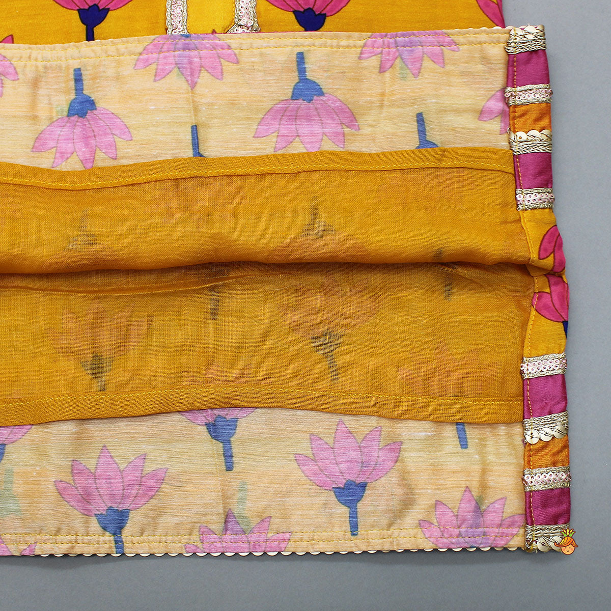 Elegant Floral Printed Kurti And Pant With Ruffle Dual-Tone Dupatta