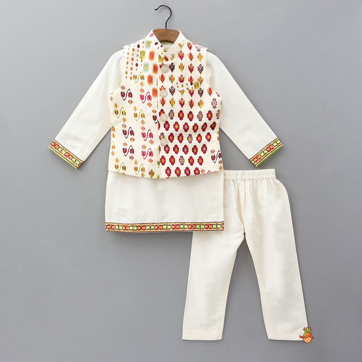 Ethnic Kurta With Printed Jacket And Pyjama