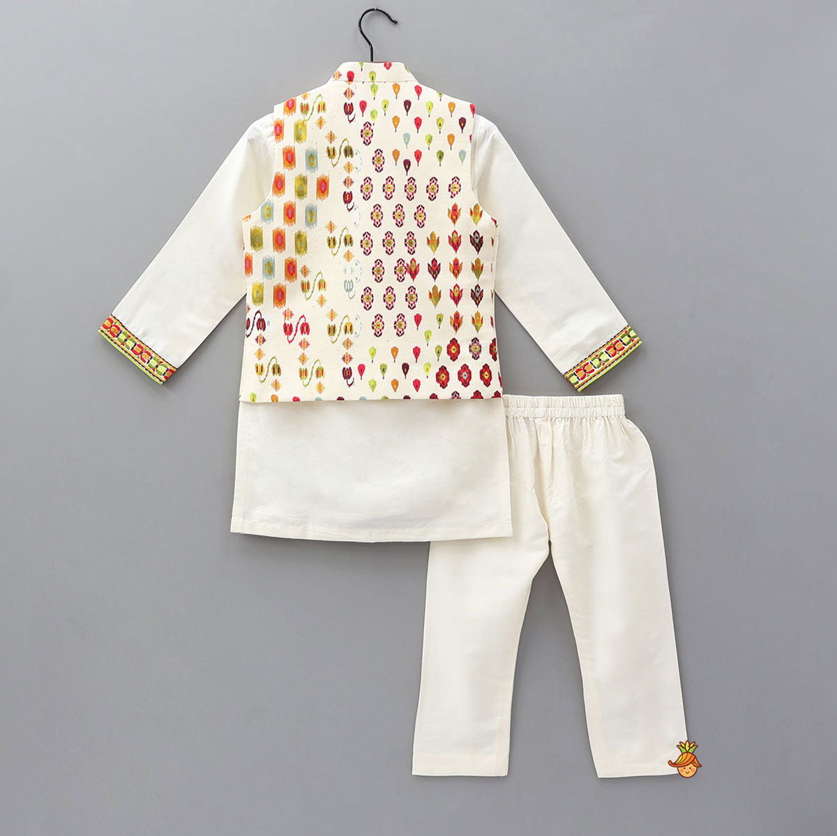 Ethnic Kurta With Printed Jacket And Pyjama