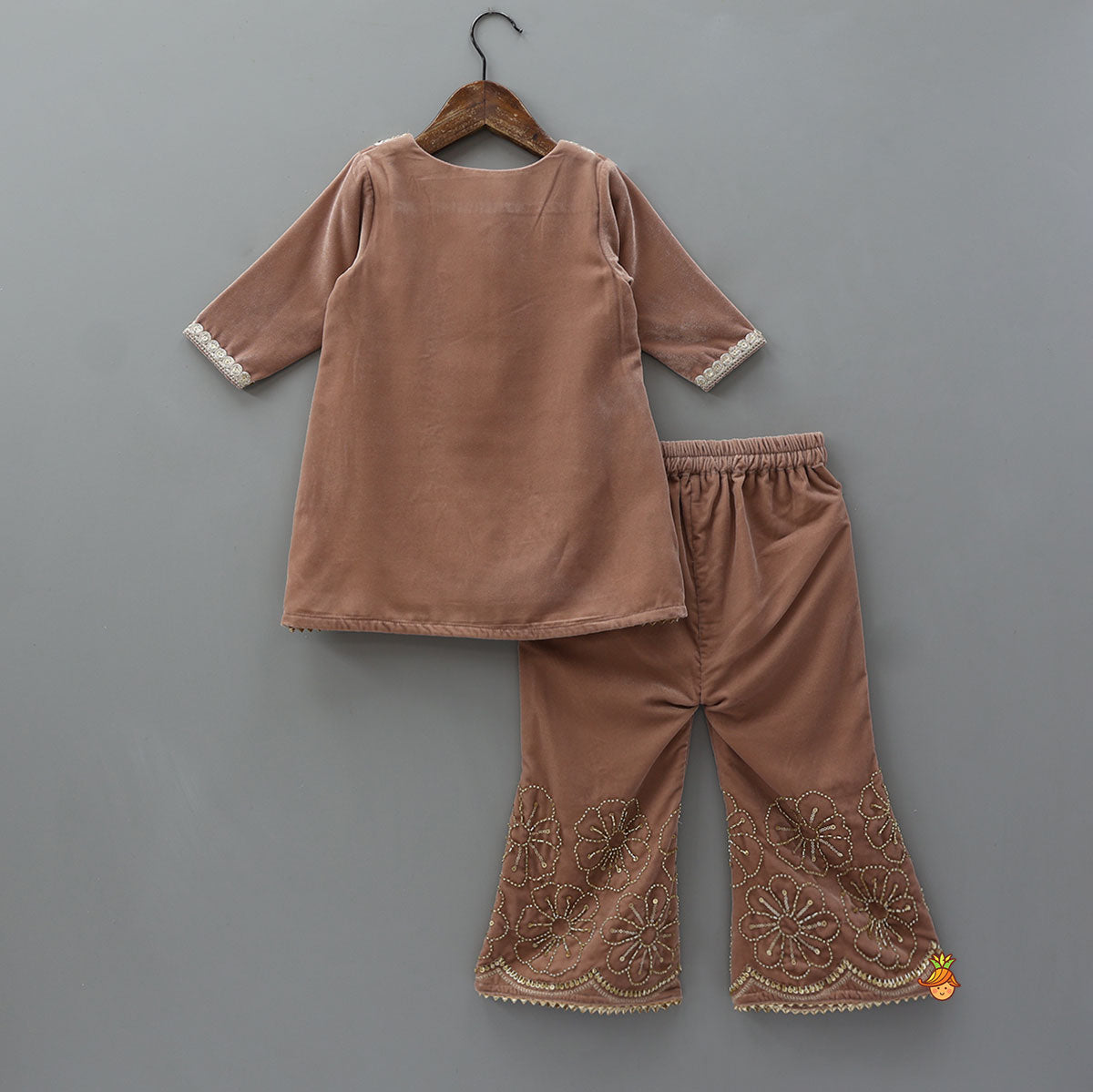 Front-Slit Velvet Kurti And Pant With Dupatta