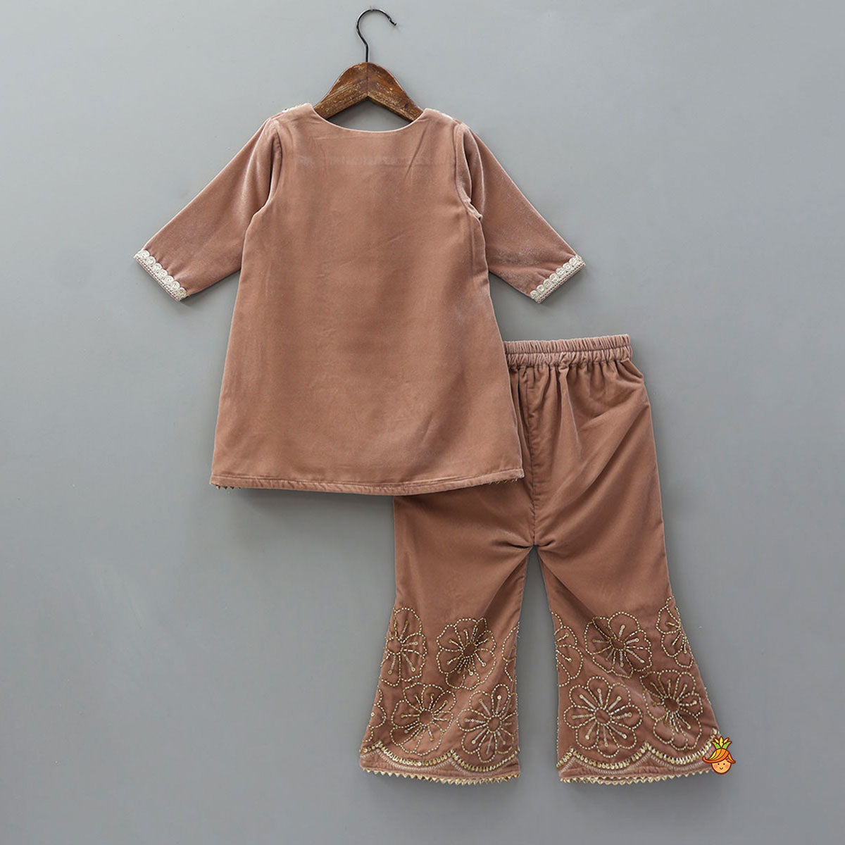 Front-Slit Velvet Kurti And Pant With Dupatta