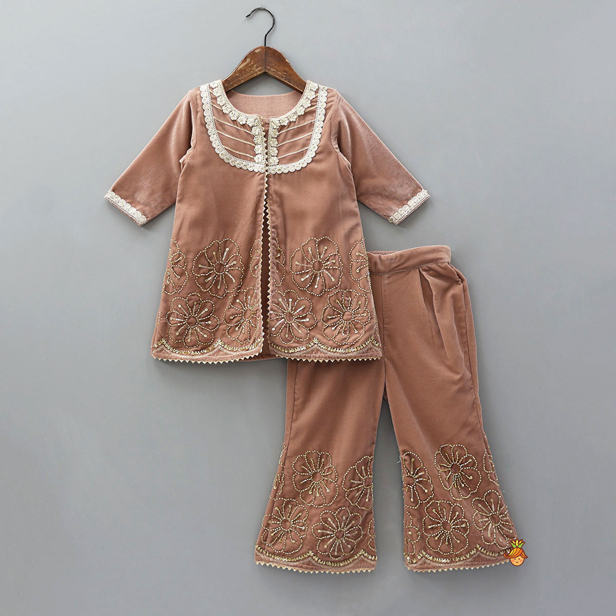 Front-Slit Velvet Kurti And Pant With Dupatta