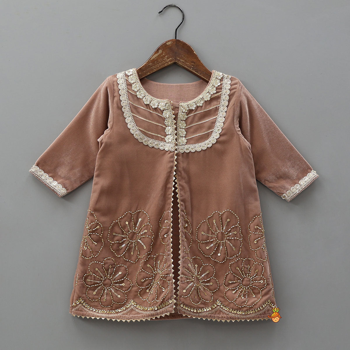 Front-Slit Velvet Kurti And Pant With Dupatta