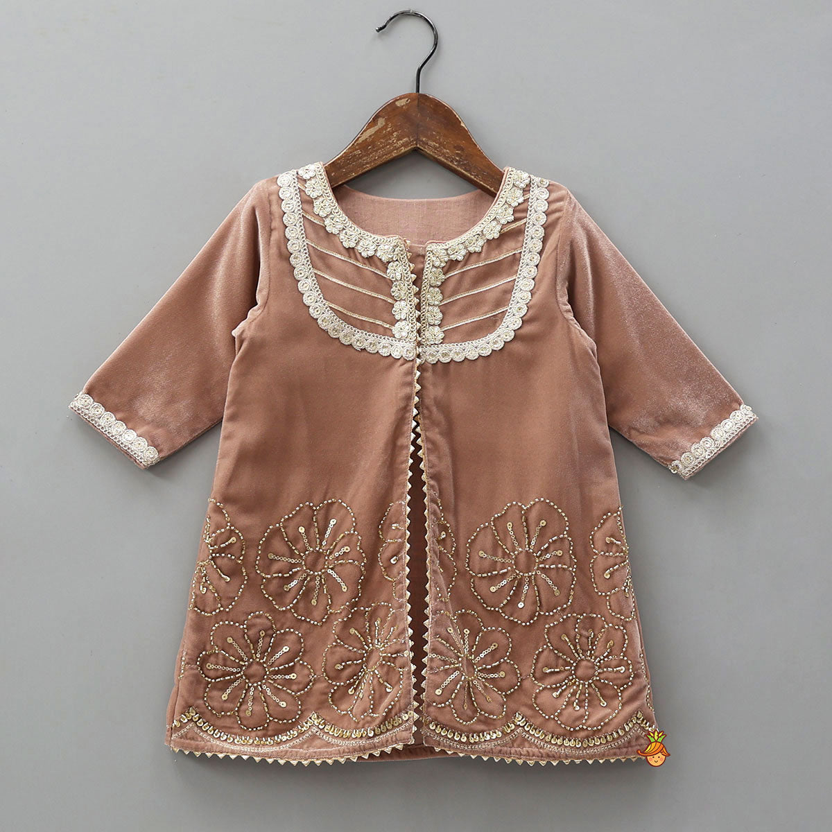 Front-Slit Velvet Kurti And Pant With Dupatta