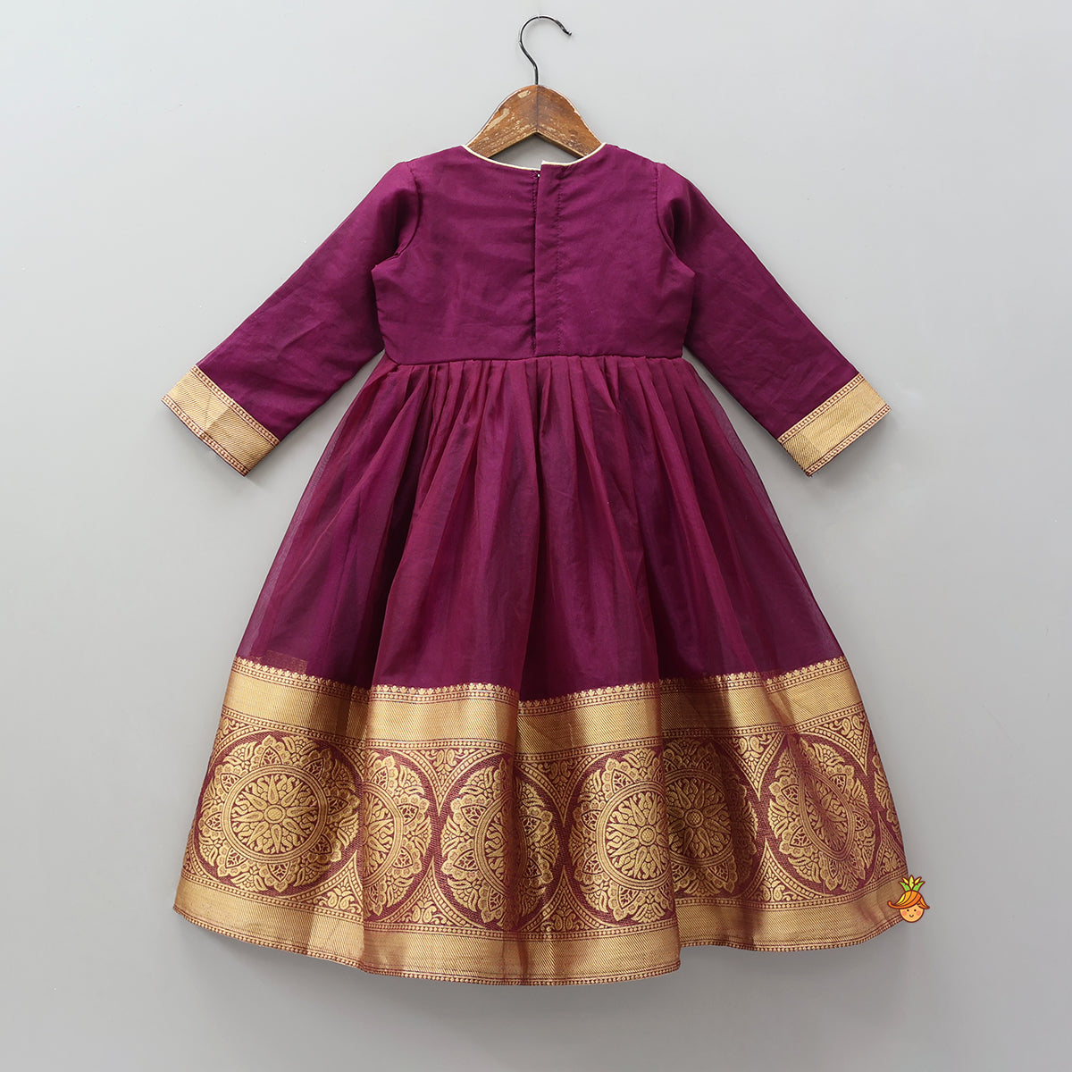 Elegant Embroidered Kurti With Border Detailing