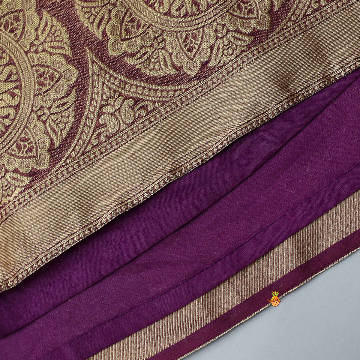 Elegant Embroidered Kurti With Border Detailing