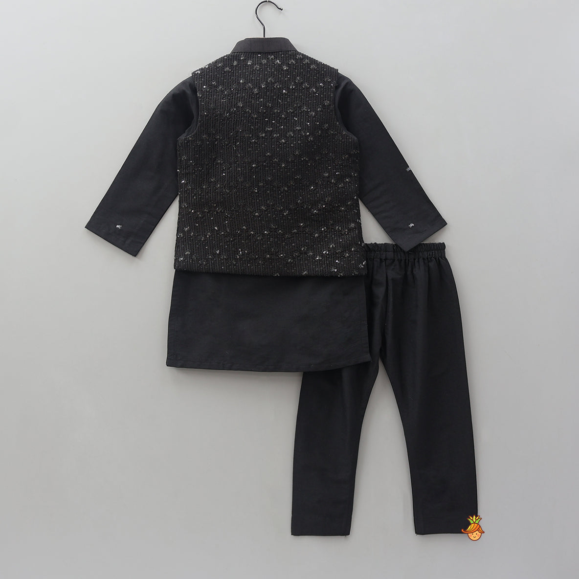 Ethnic Kurta With Pocket Detail Embroidered Jacket And Pyjama