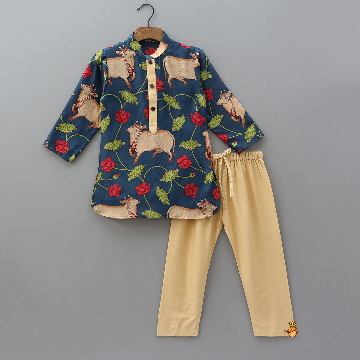 Curved Hem Kurta With Printed Jacket And Pyjama