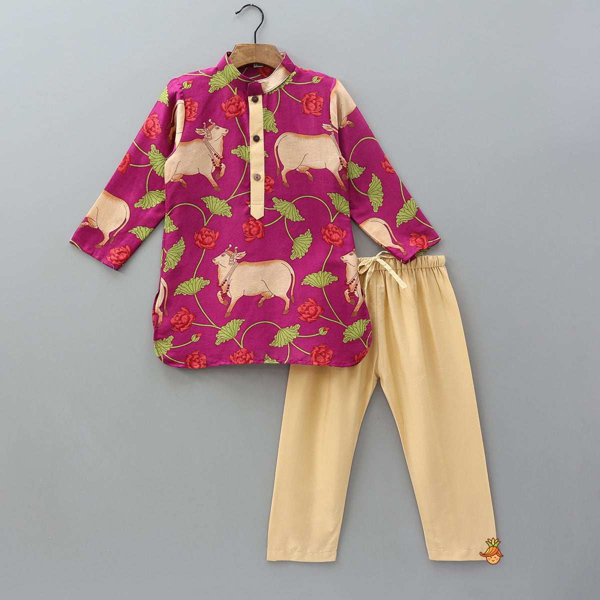 Curved Hem Ethnic Kurta With Printed Jacket And Pyjama