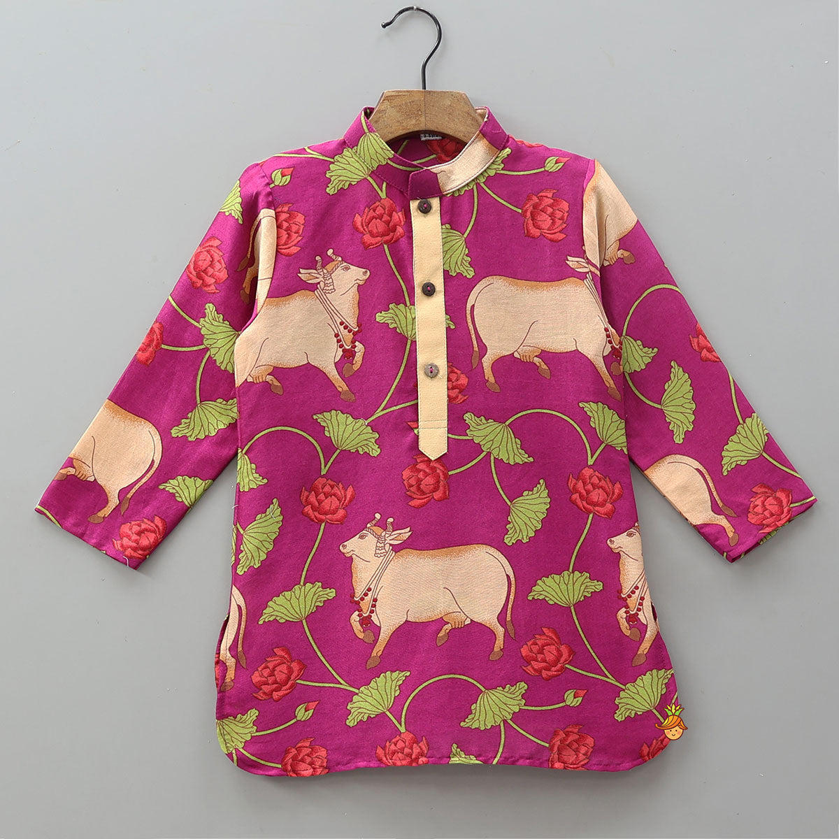 Curved Hem Ethnic Kurta With Printed Jacket And Pyjama