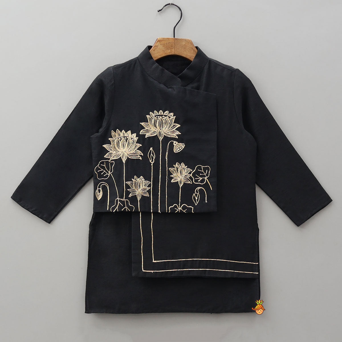 Ethnic Kurta With Embroidered Flap And Pyjama
