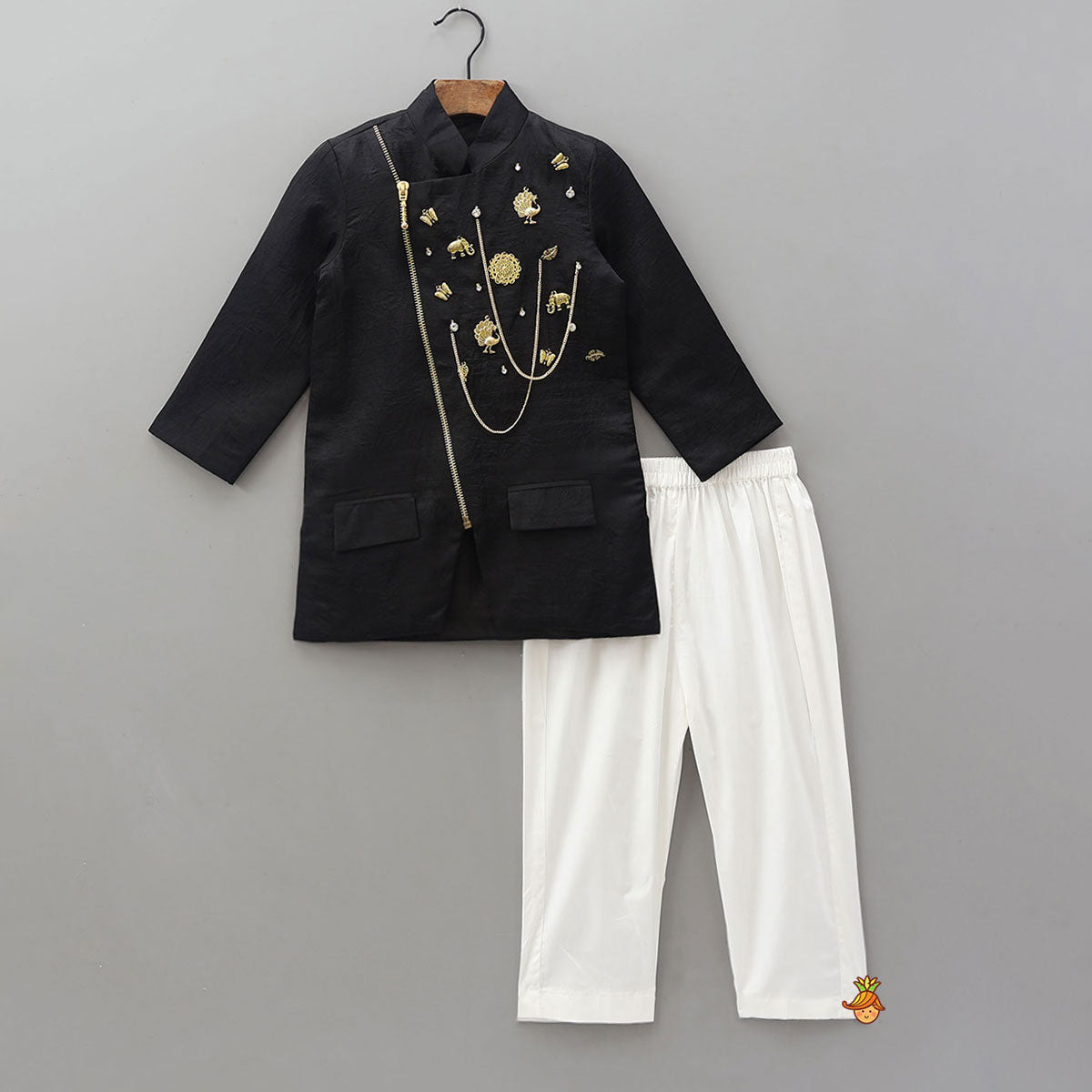 Chain Embellished Kurta And Pyjama