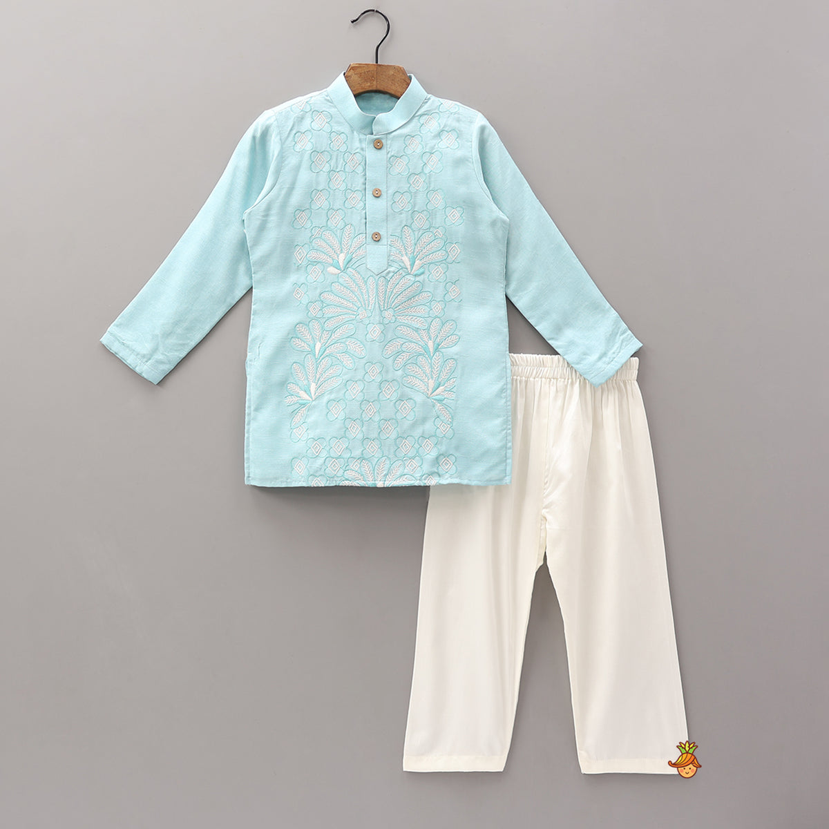 Thread Embroidered Ethnic Kurta With Pyjama