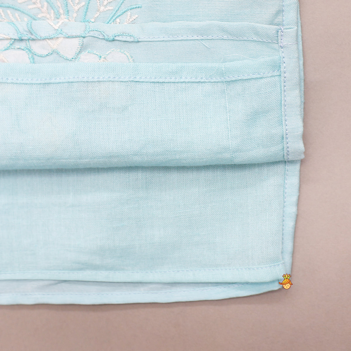 Thread Embroidered Ethnic Kurta With Pyjama