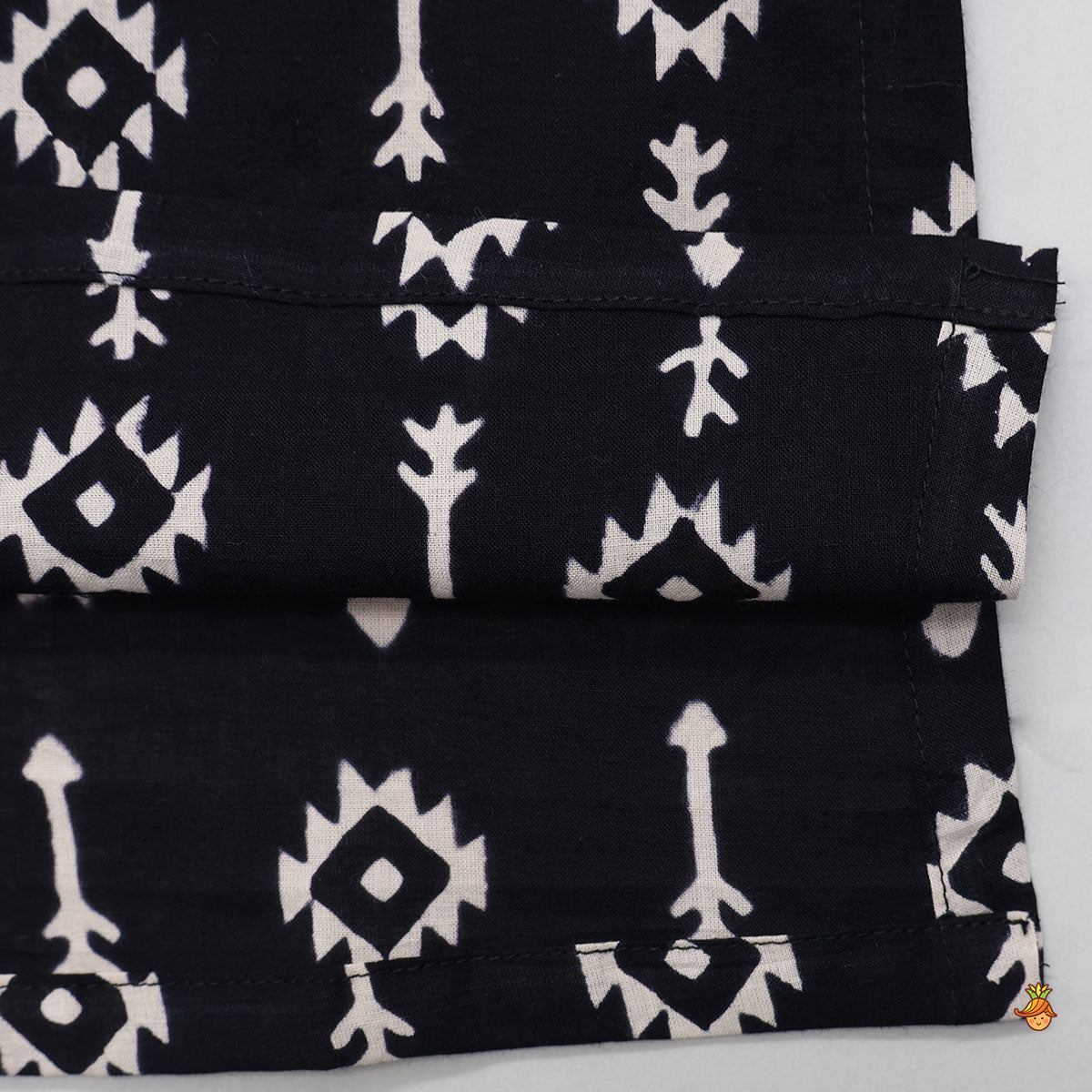 Printed Pocket Detail Ethnic Kurta With Pyjama