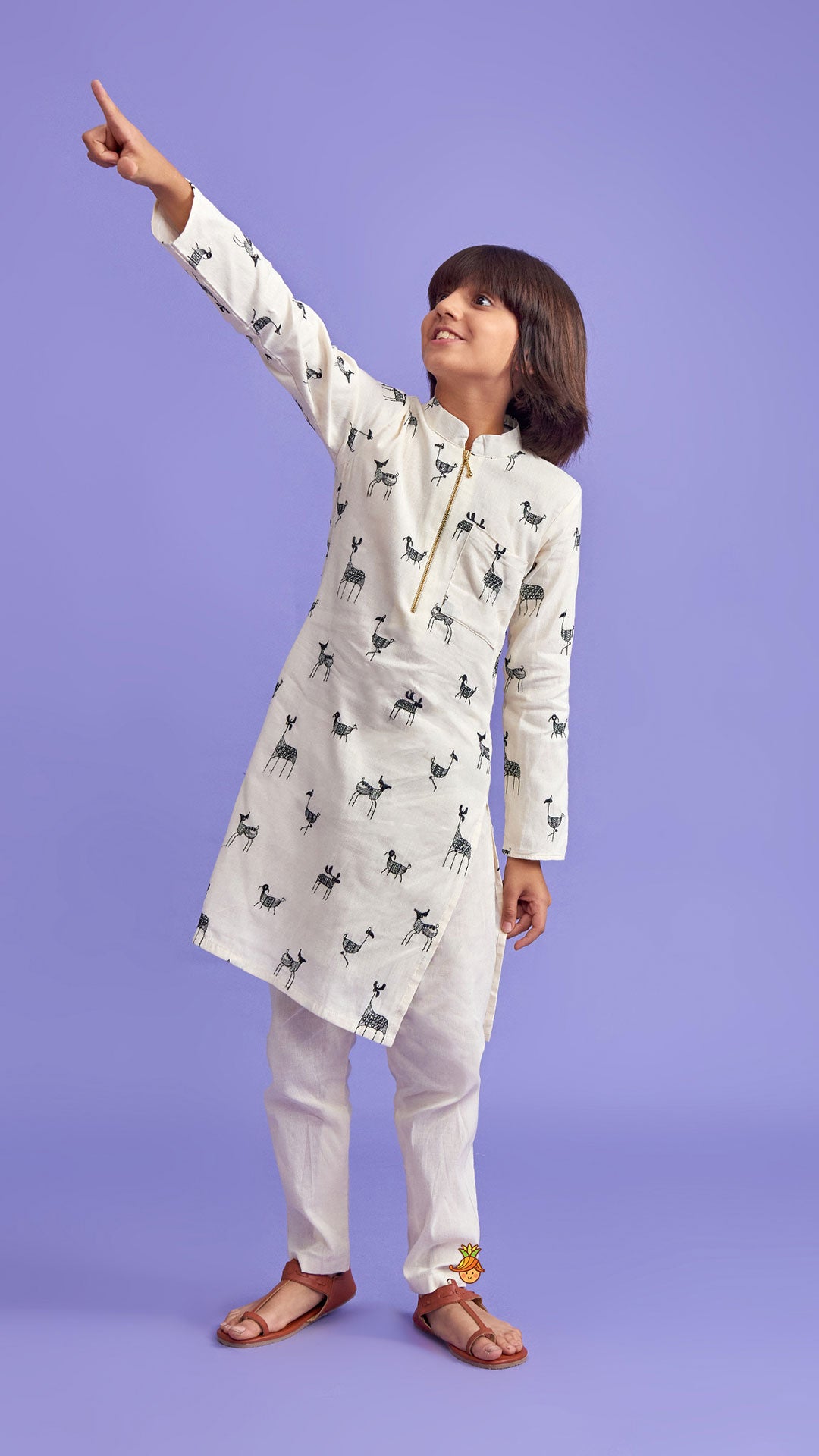 Patch Pocket Detail Embroidered Kurta And Pyjama