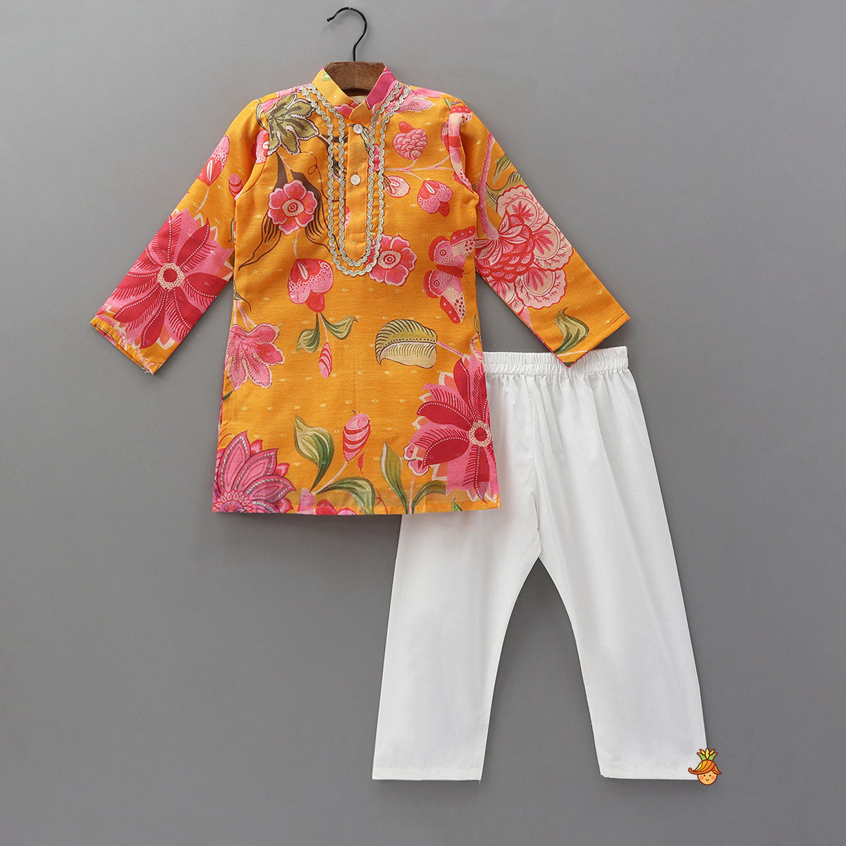 Beautiful Floral Printed Kurta With Pyjama