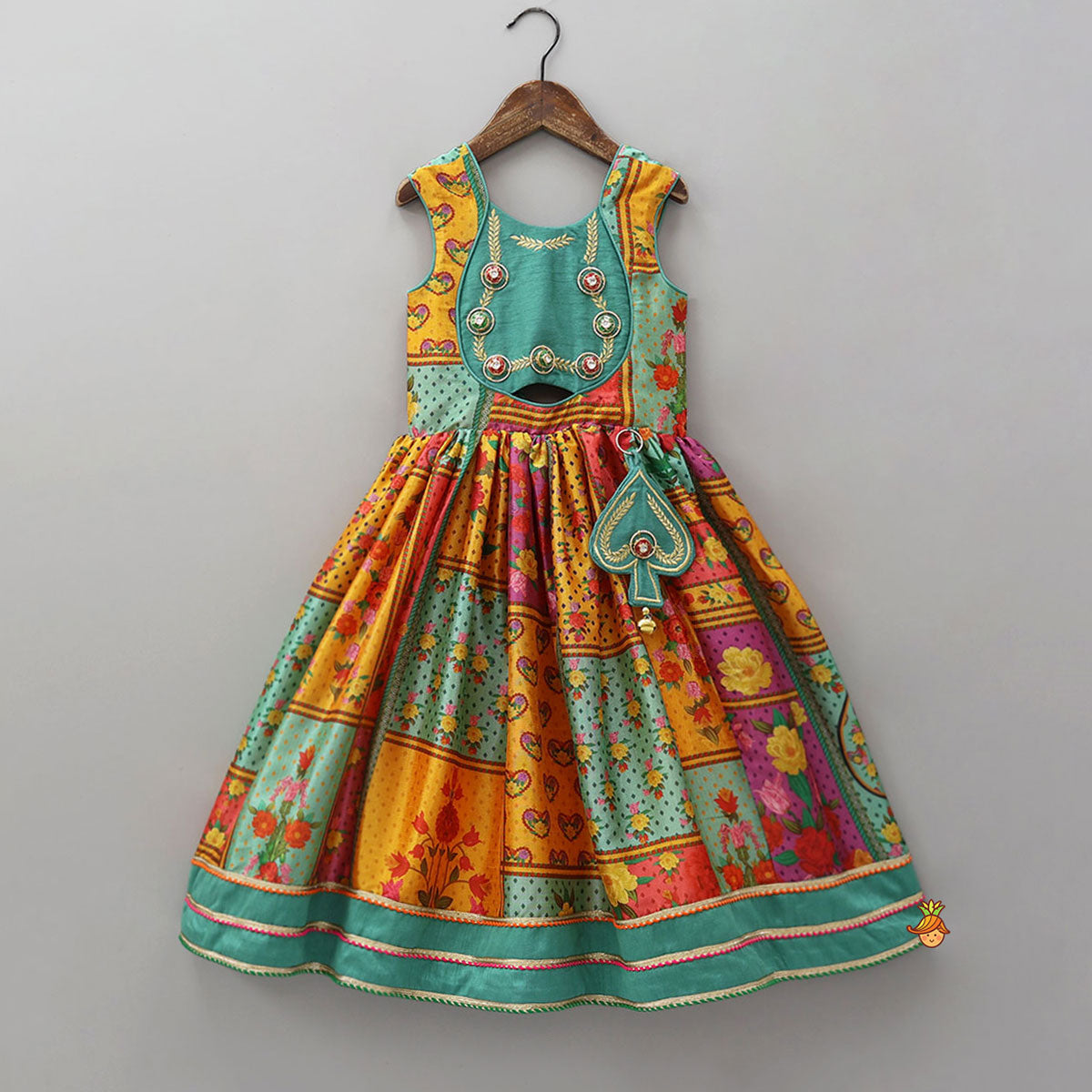 Elegant Multicolour Printed Sleeveless Dress With Attached Bag And Matching Hairband