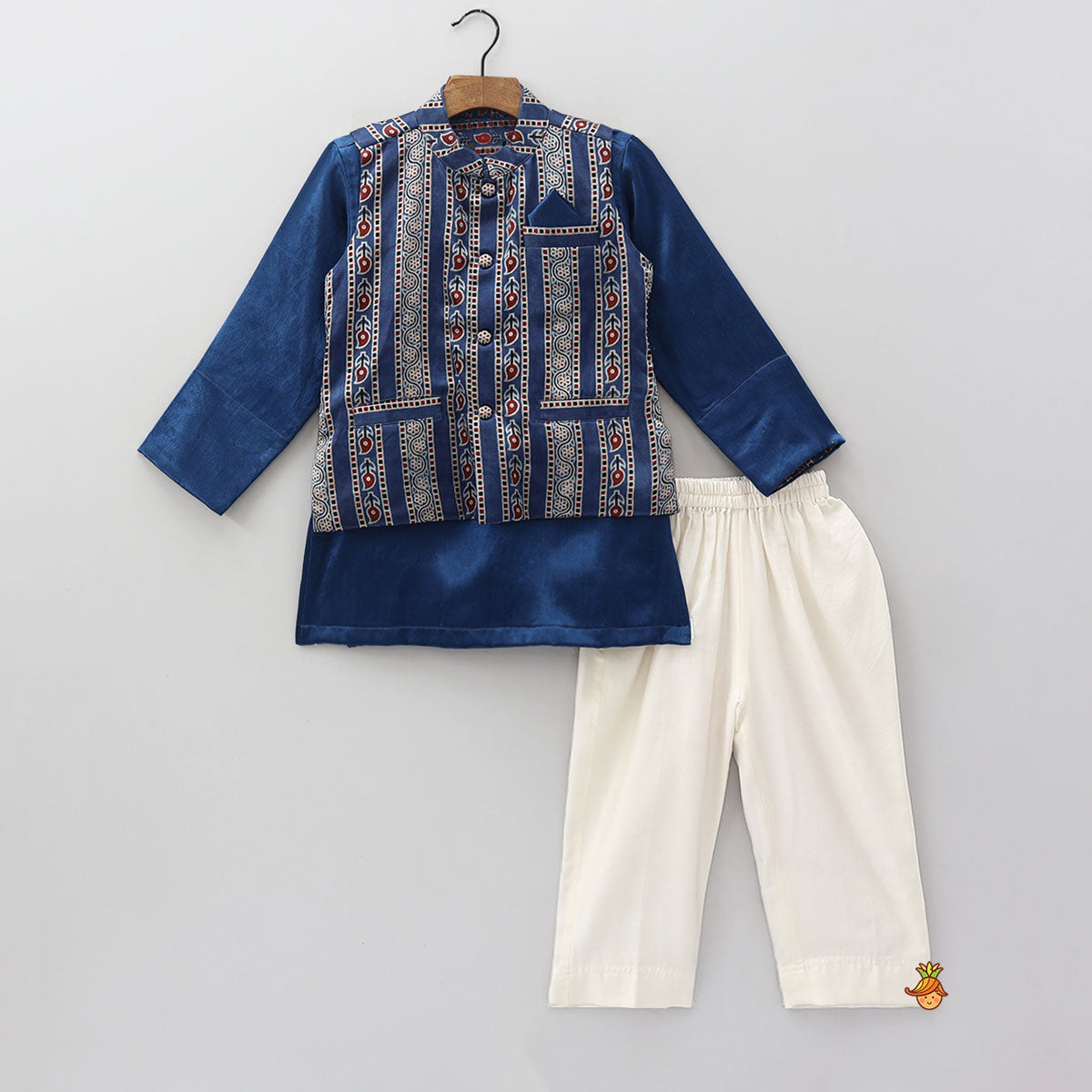 Ethnic Kurta With Three Pocket Detail Jacket And Pyjama