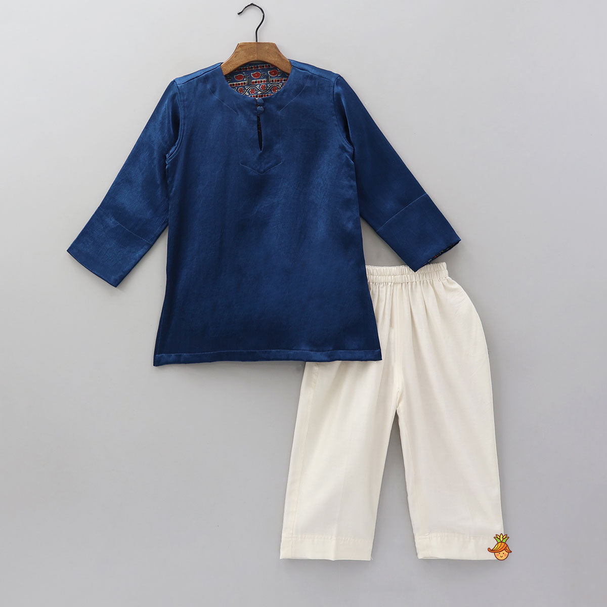 Ethnic Kurta With Three Pocket Detail Jacket And Pyjama
