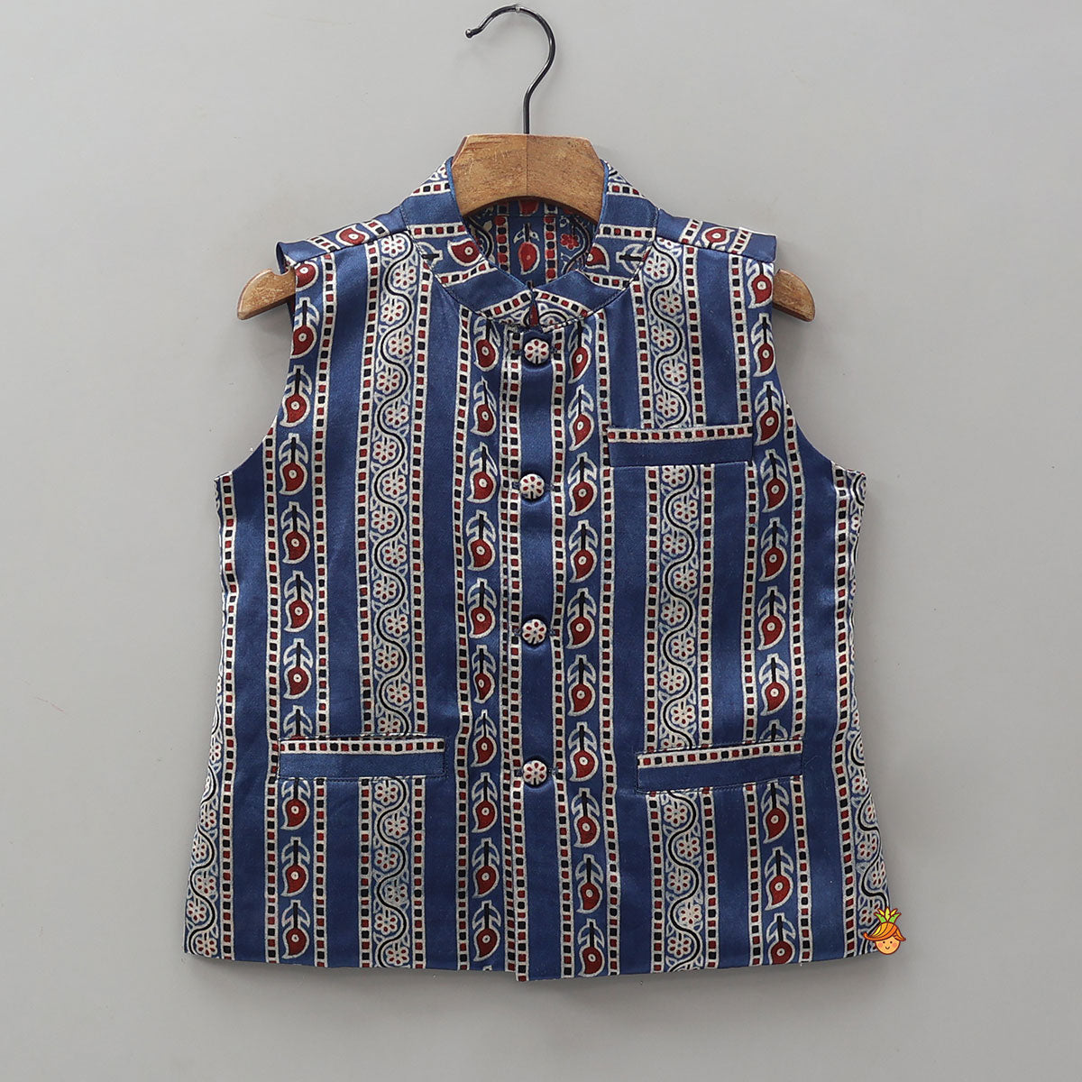 Ethnic Kurta With Three Pocket Detail Jacket And Pyjama