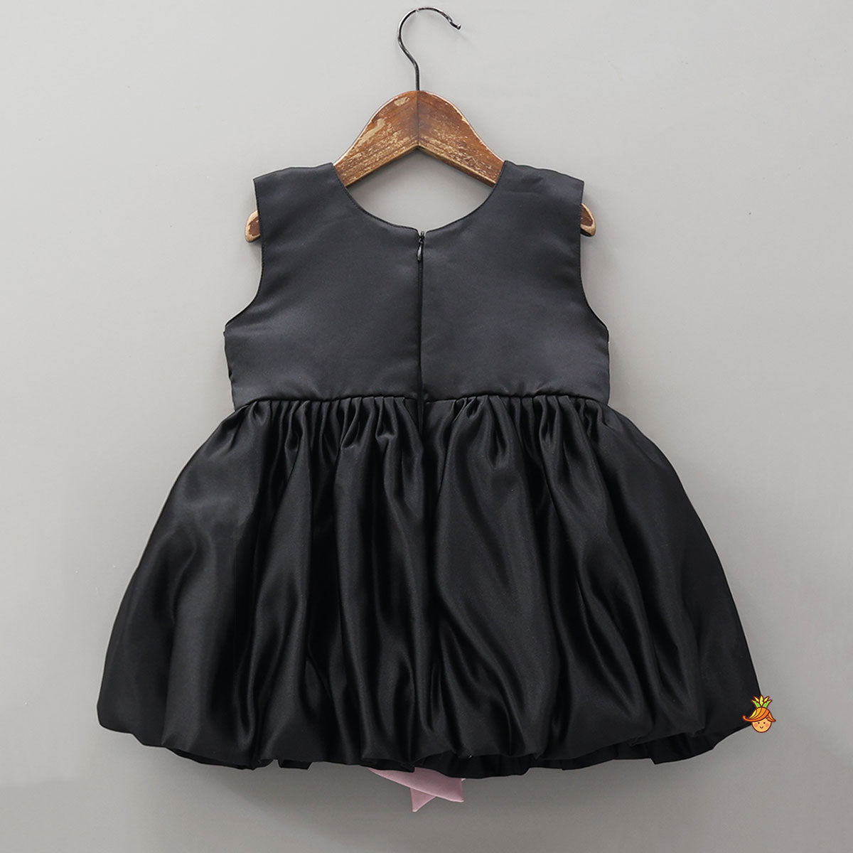 Contrasting Bow Adorned Dress