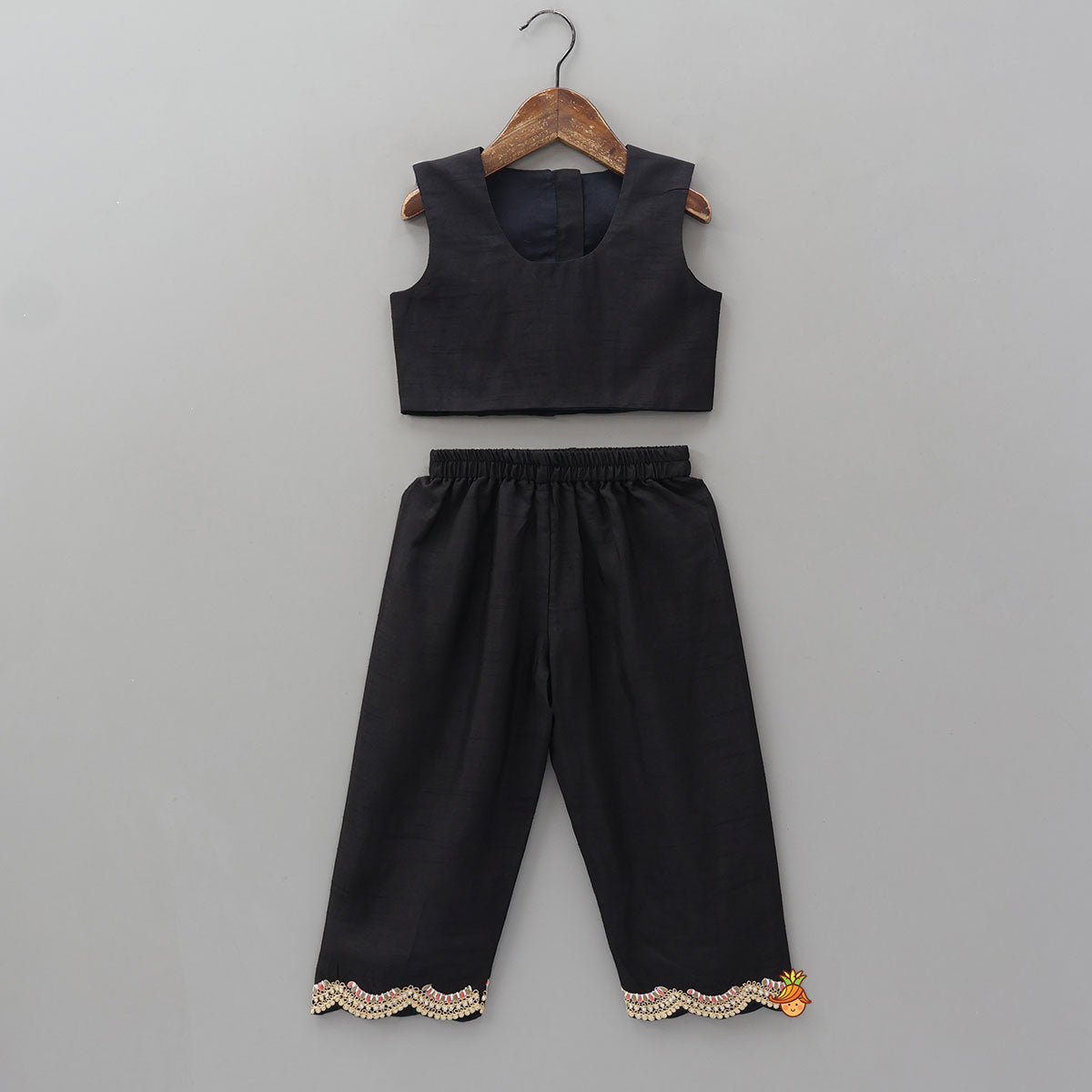 Yoke Embroidered Kaftan-Style Kurti With Inner Top And Matching Pant