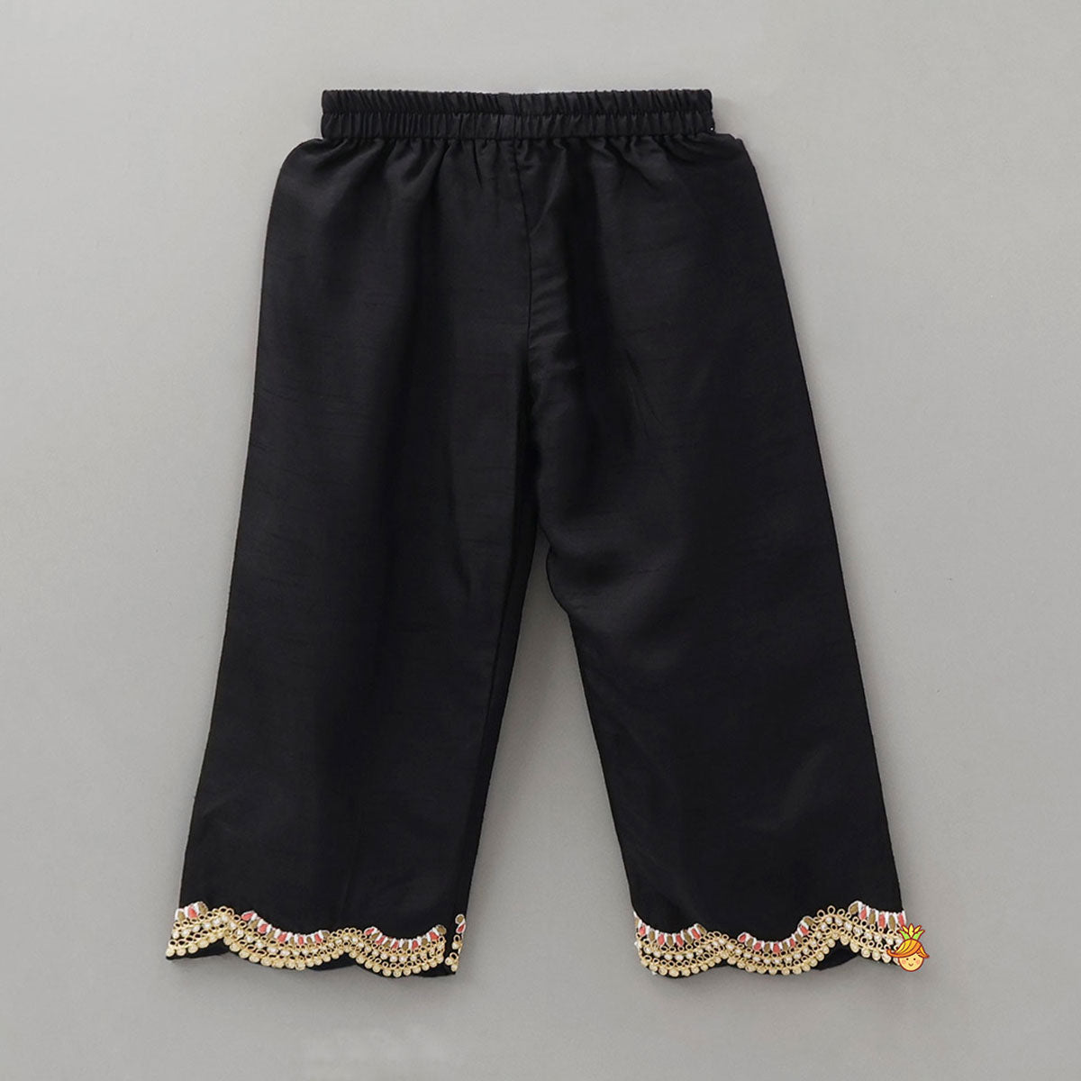 Yoke Embroidered Kaftan-Style Kurti With Inner Top And Matching Pant