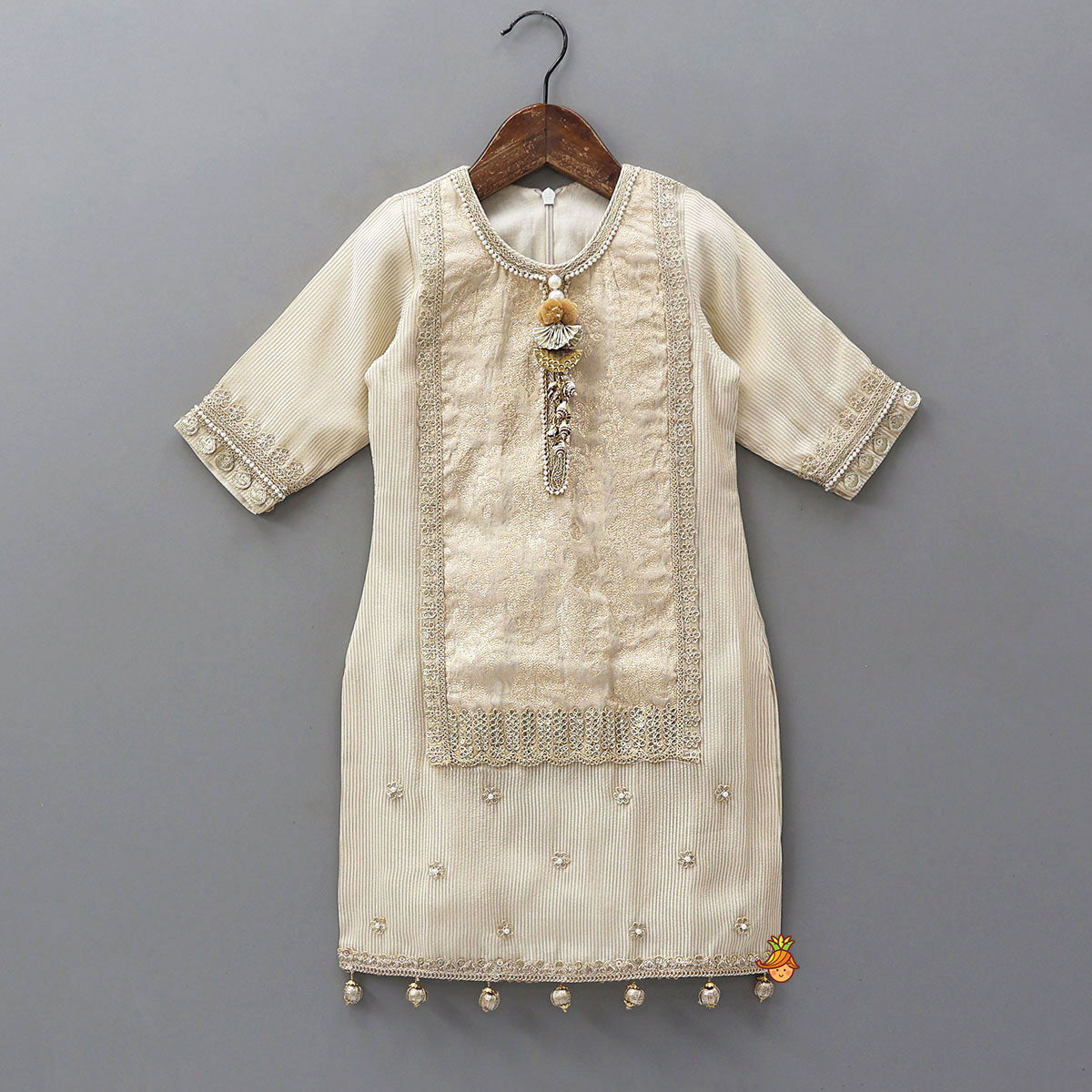Shimmery Striped Kurti And Pant With Net Dupatta
