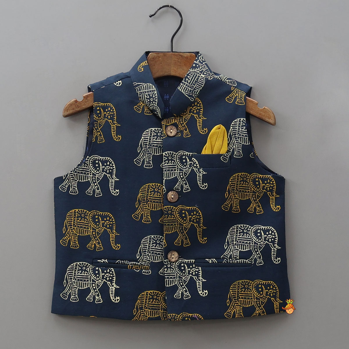 Kurta With Animal Motif Printed Contrasting Jacket And Pyjama