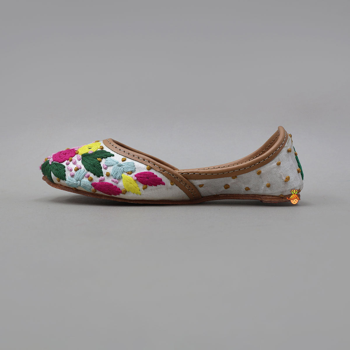 Thread Floral Embroidered Flat Jutti