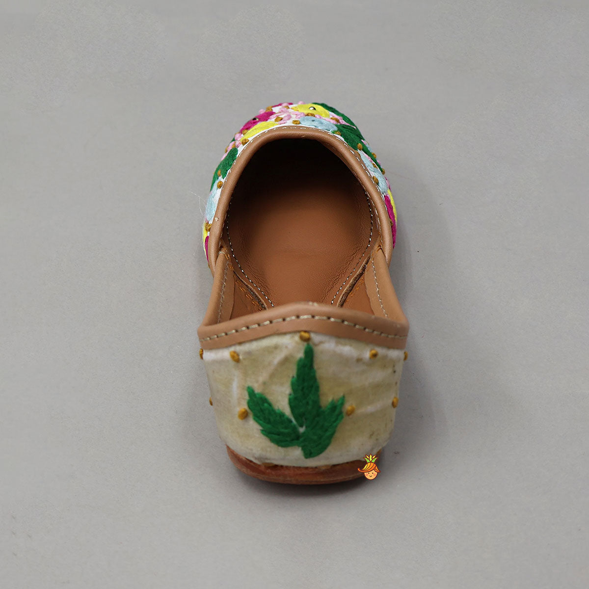 Thread Floral Embroidered Flat Jutti