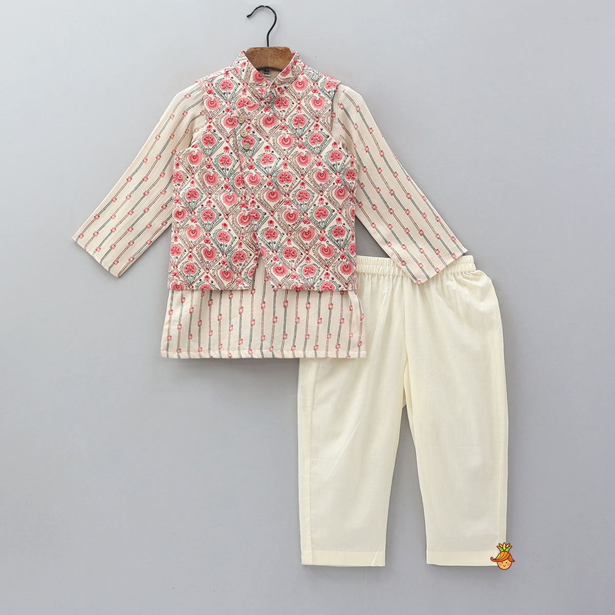 Pocket Detail Kurta With Printed Jacket And Pyjama
