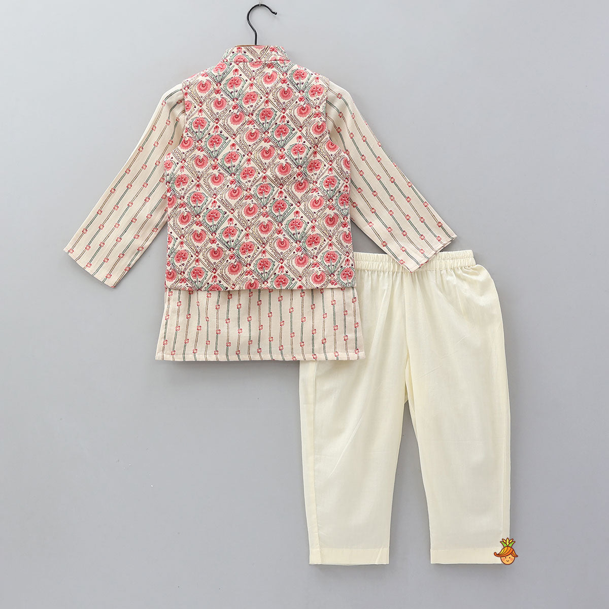Pocket Detail Kurta With Printed Jacket And Pyjama