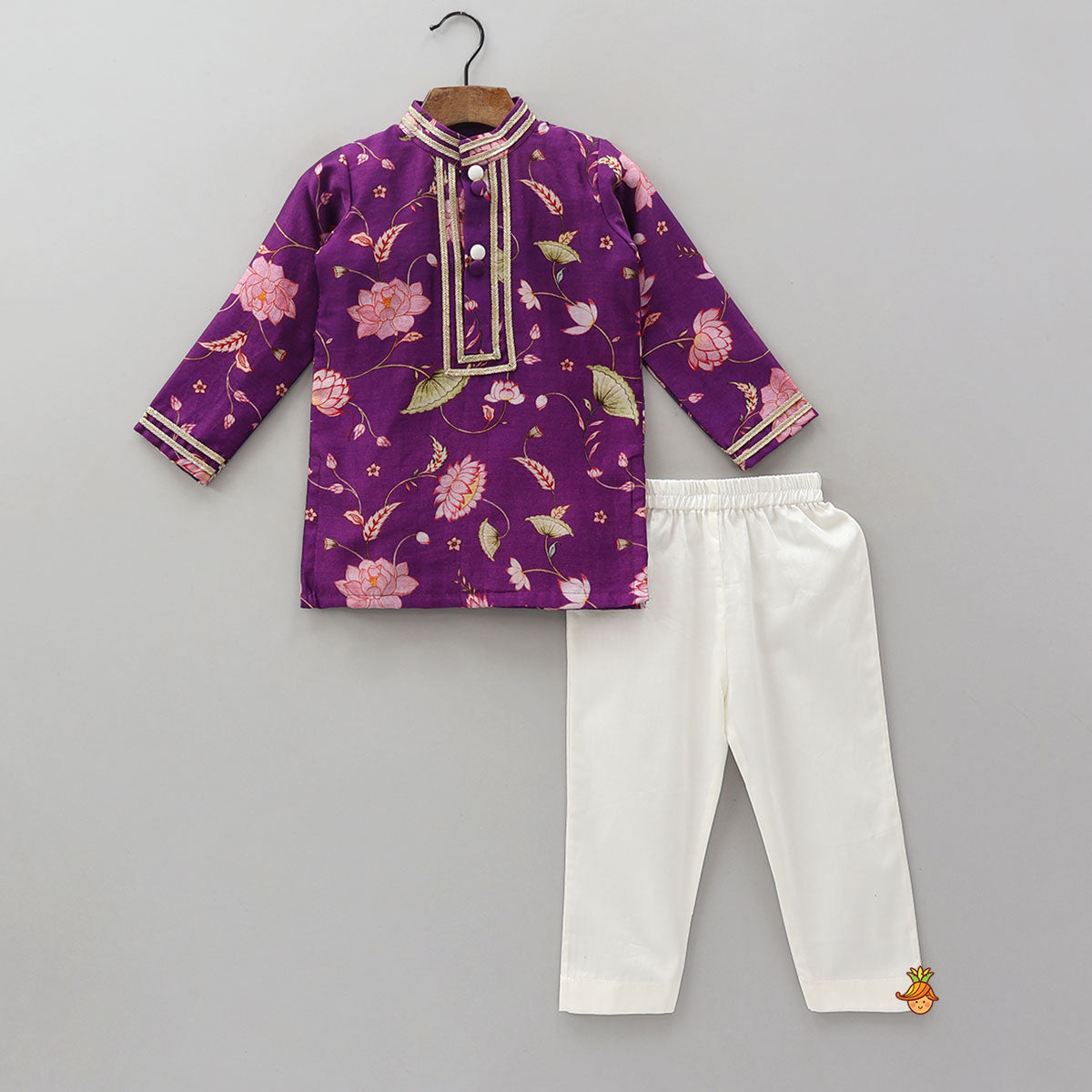 Lace Detailed Ethnic Kurta And Pyjama