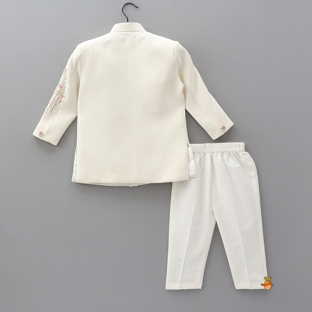 Elegant Sherwani And Pyjama With Necklace