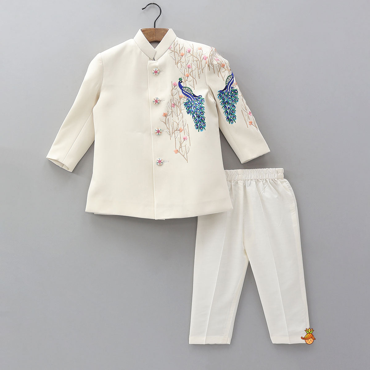 Elegant Sherwani And Pyjama With Necklace