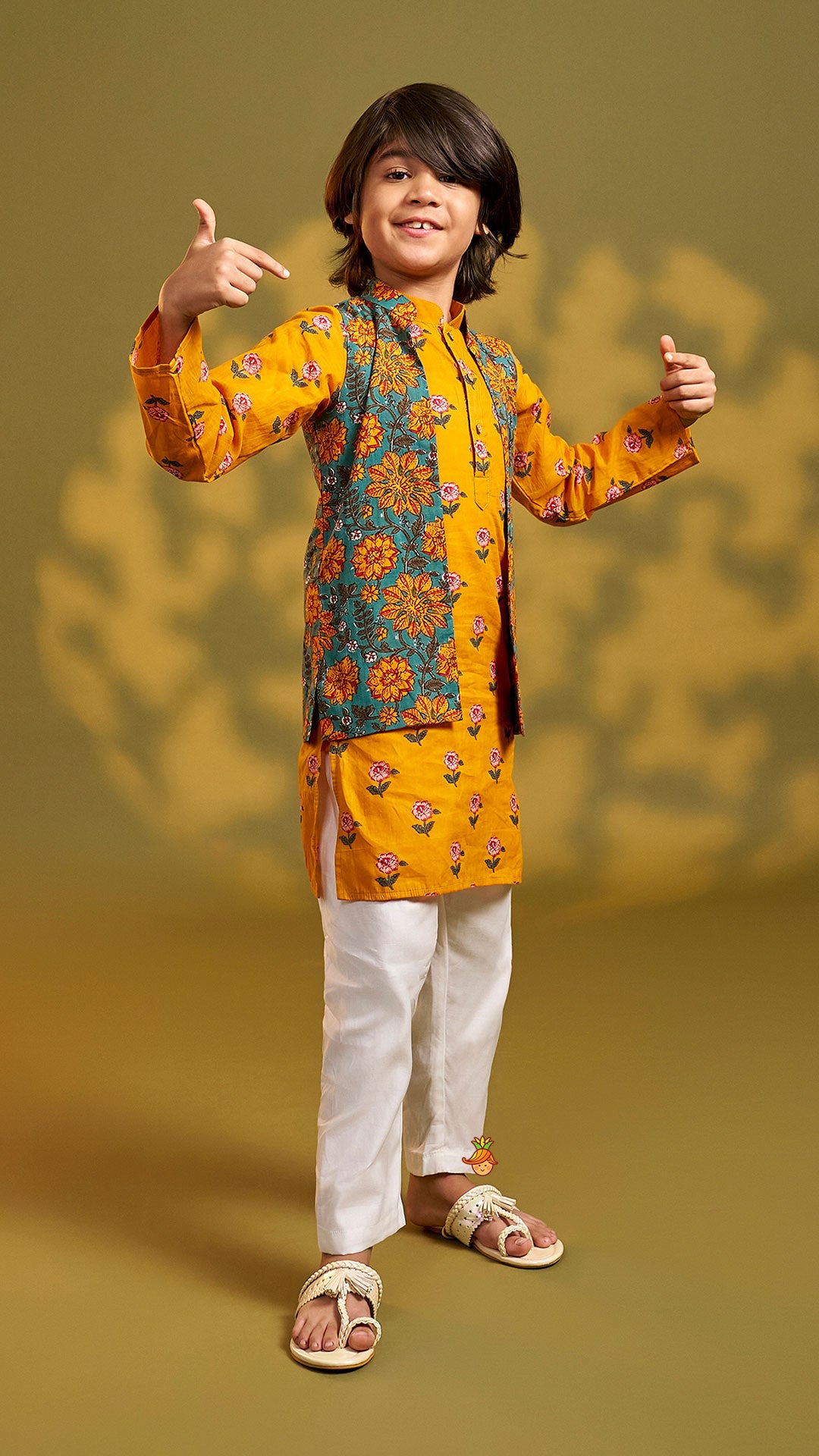 Floral Printed Kurta And Open jacket With Pyjama