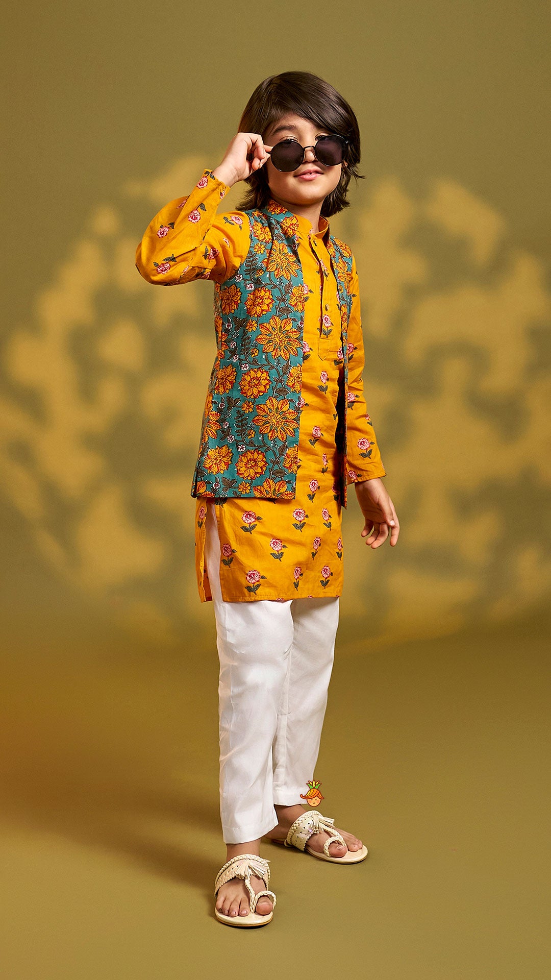 Floral Printed Kurta And Open jacket With Pyjama