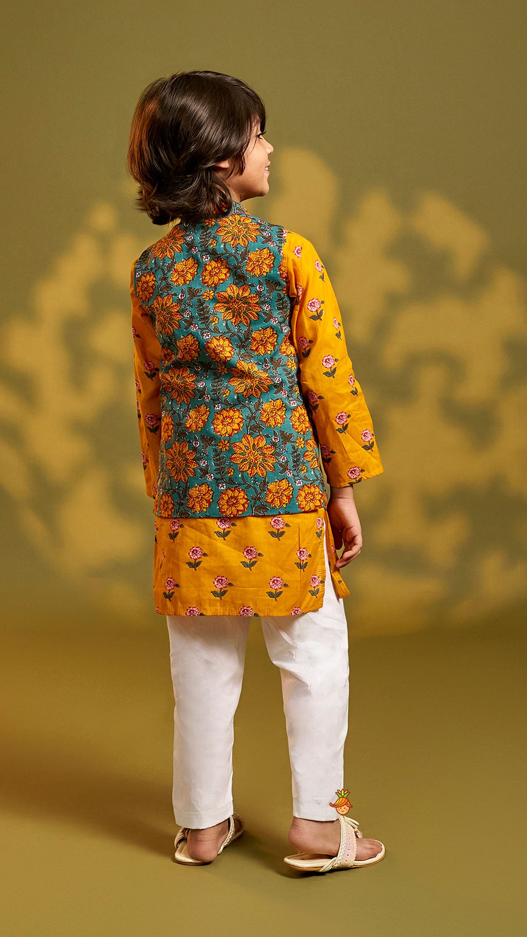 Floral Printed Kurta And Open jacket With Pyjama