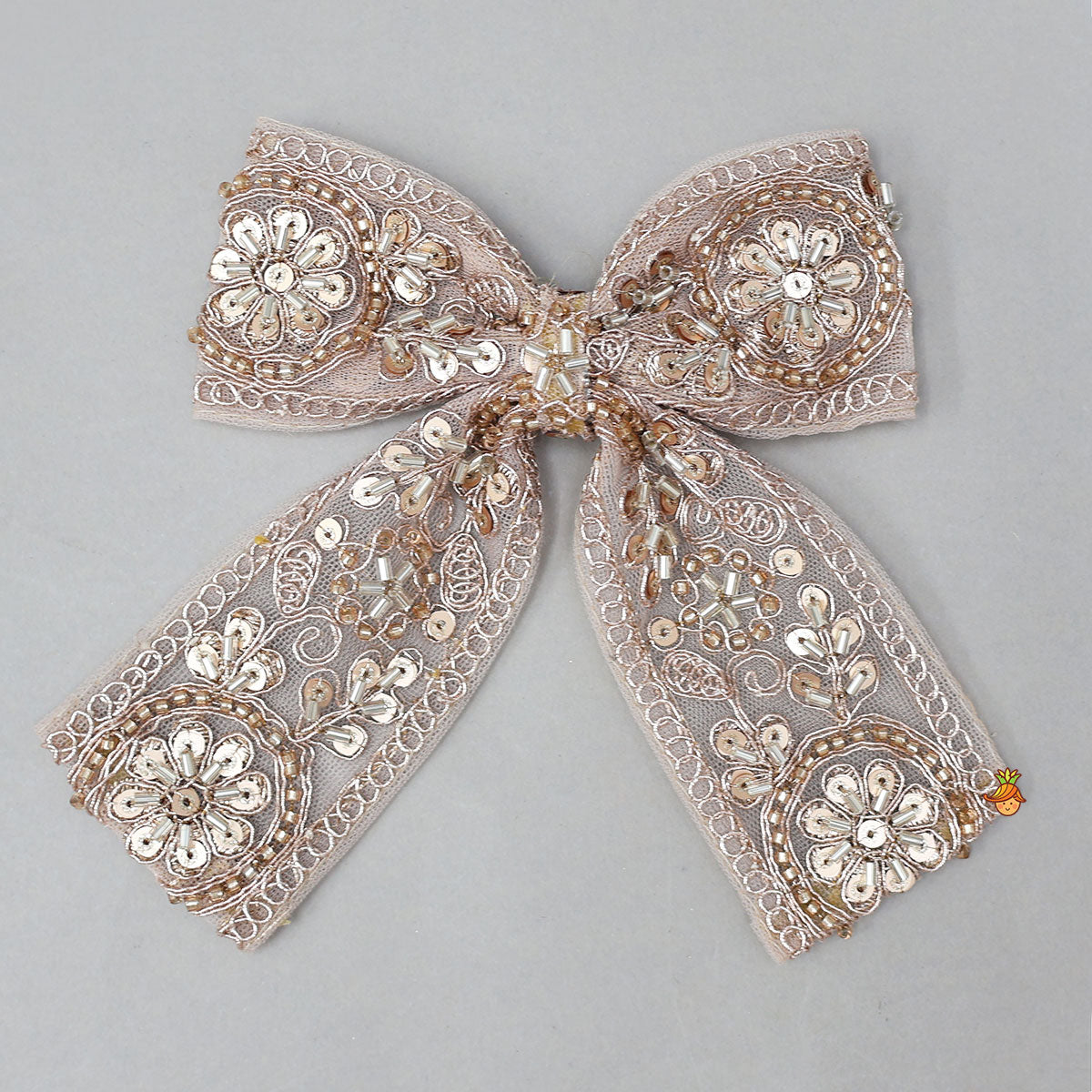 Intricately Embroidered Eye-Catching Net Hair Clip