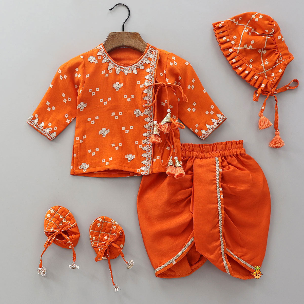 Bandhani Printed Infant Baby Set With Swaddle And Cap