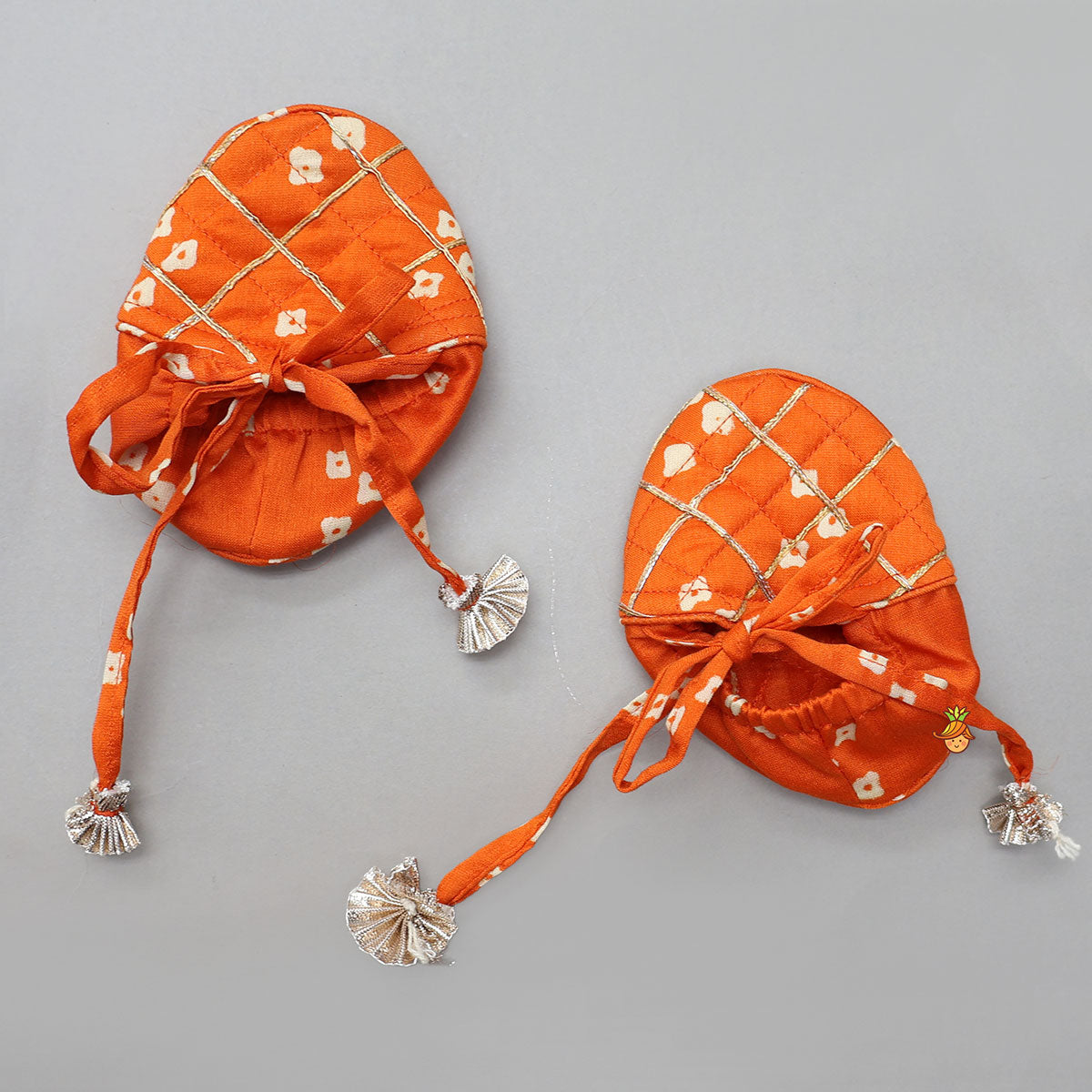 Bandhani Printed Infant Baby Set With Swaddle And Cap