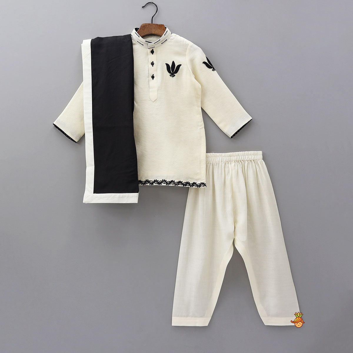 Ethnic Kurta And Salwar With Contrasting Stole