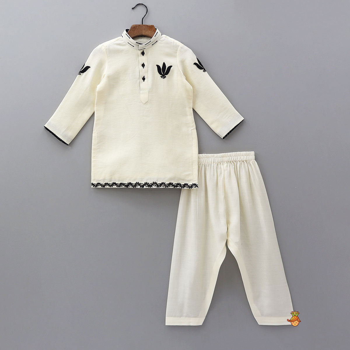 Ethnic Kurta And Salwar With Contrasting Stole