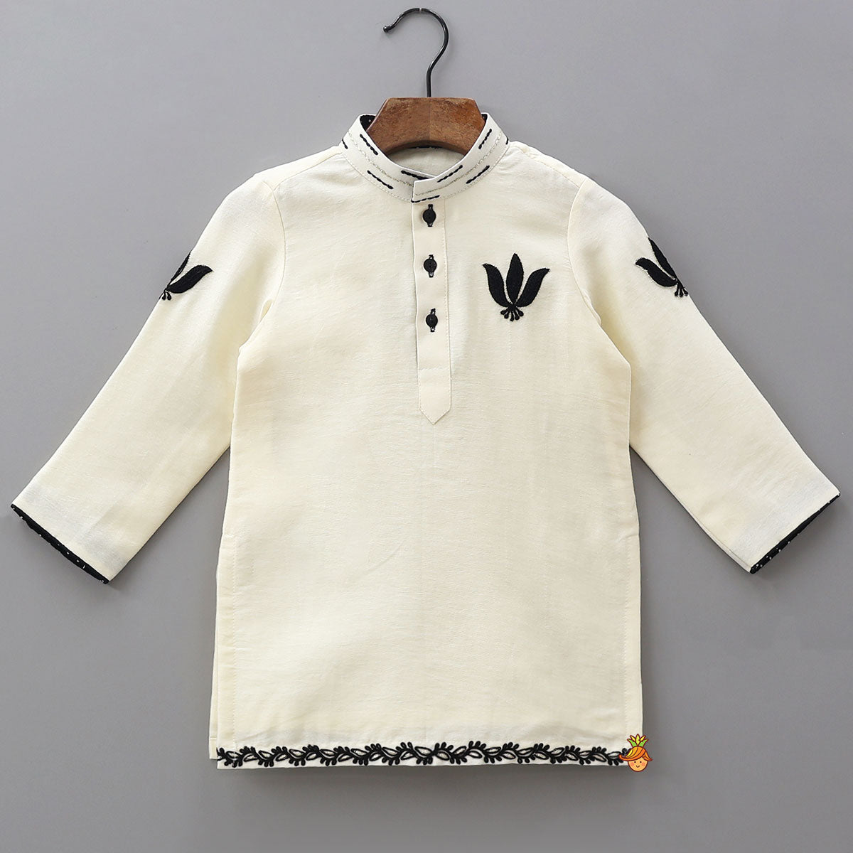 Ethnic Kurta And Salwar With Contrasting Stole