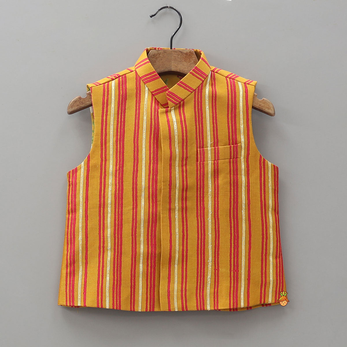 Ethnic Kurta With Striped Jacket And Pyjama