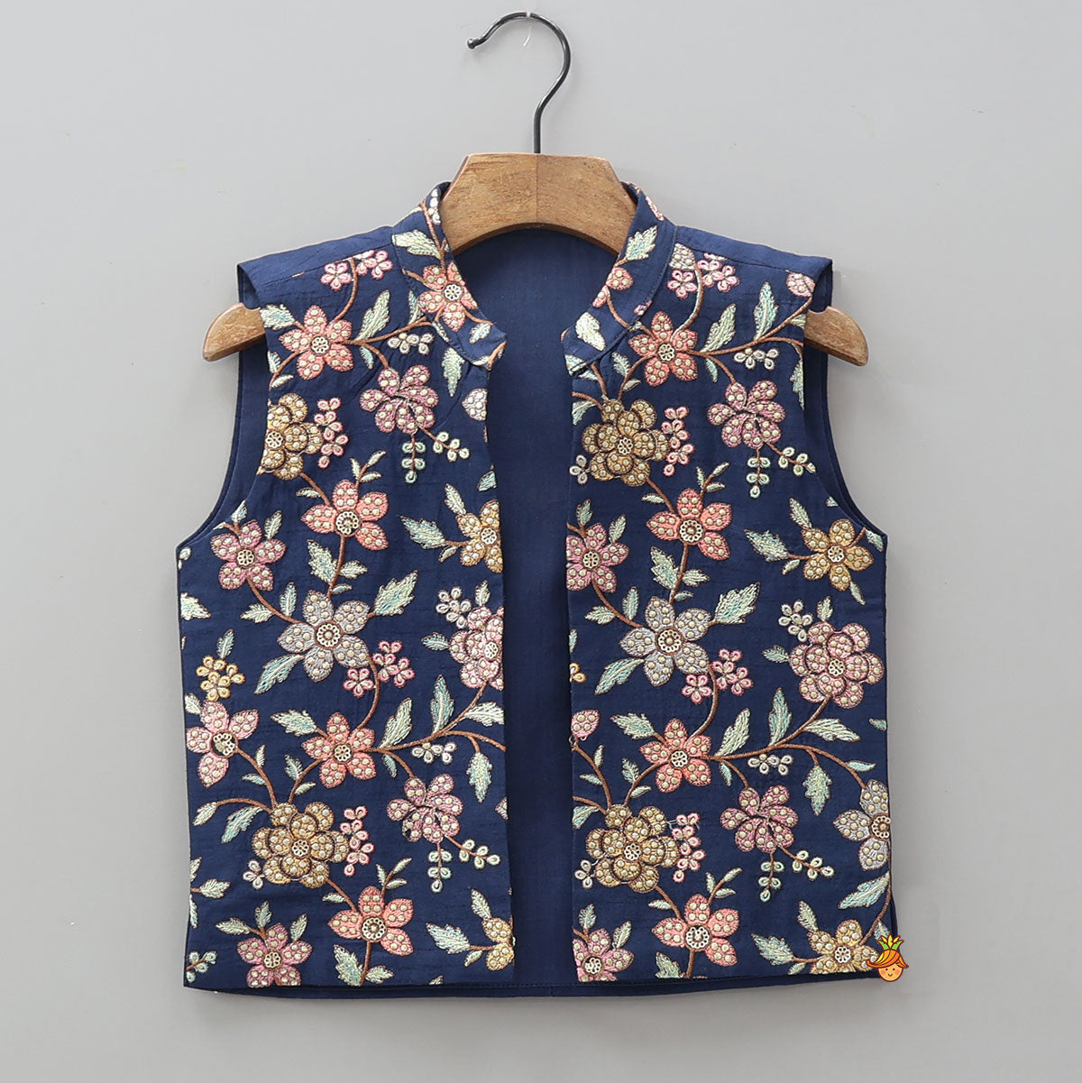 Ethnic Kurta With Thread Embroidered Jacket And Pyjama