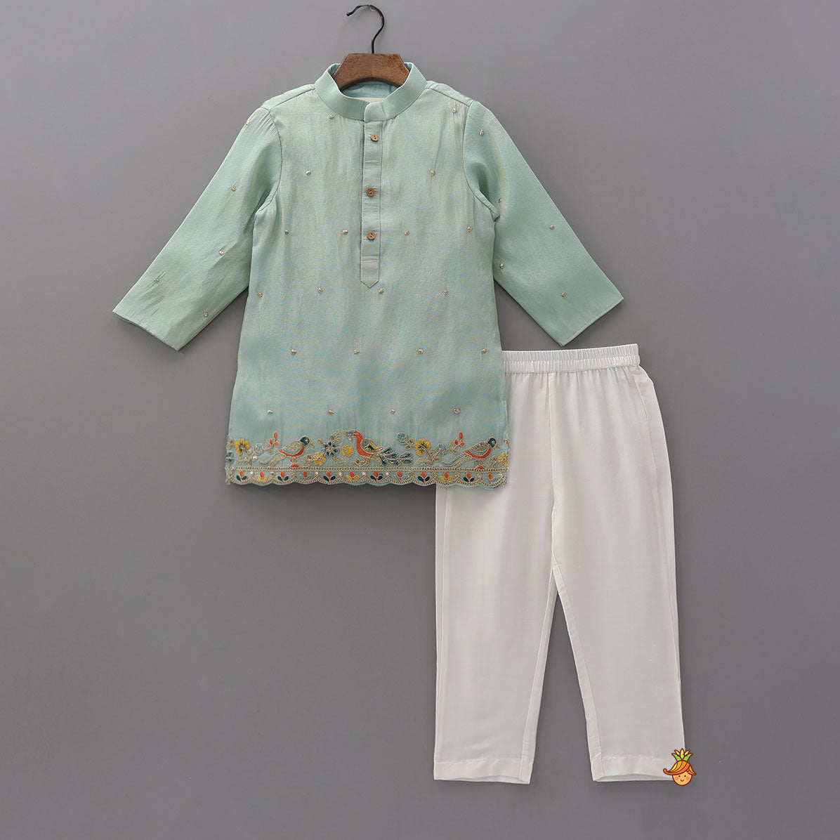 Vibrant Birds Embroidered Buti Detailed Kurta With Pyjama
